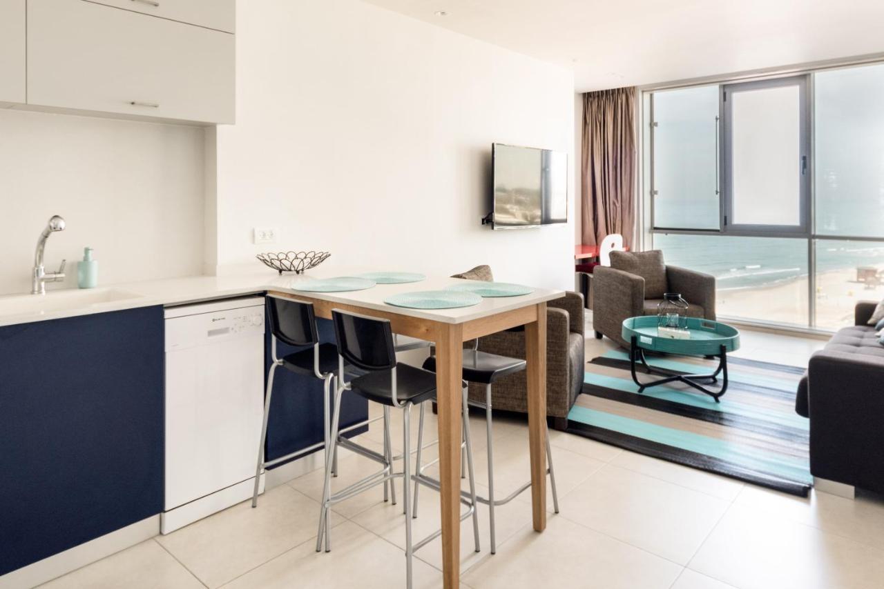 Beach Apartment- Breathtaking Views With Bomb Shelter Herzliya Bagian luar foto