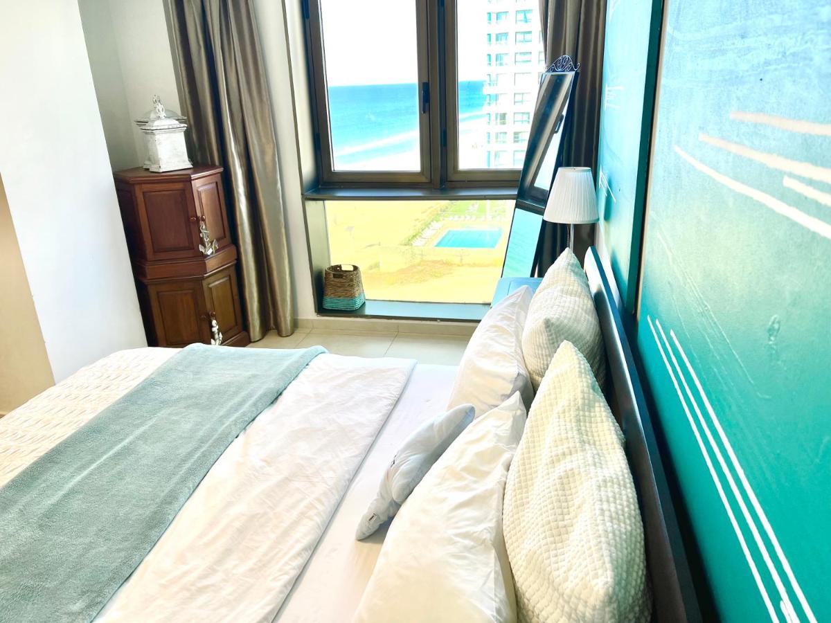 Beach Apartment- Breathtaking Views With Bomb Shelter Herzliya Bagian luar foto