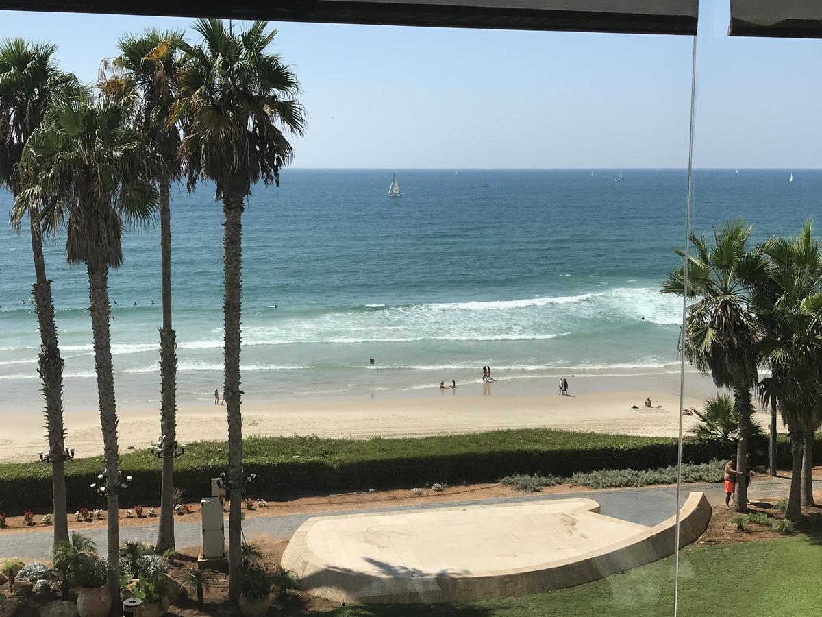 Beach Apartment- Breathtaking Views With Bomb Shelter Herzliya Bagian luar foto