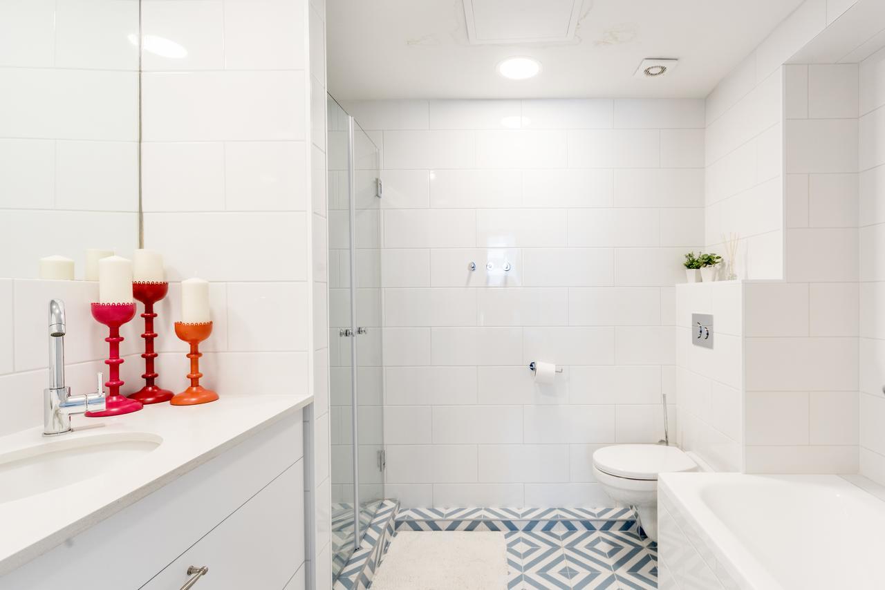 Beach Apartment- Breathtaking Views With Bomb Shelter Herzliya Bagian luar foto