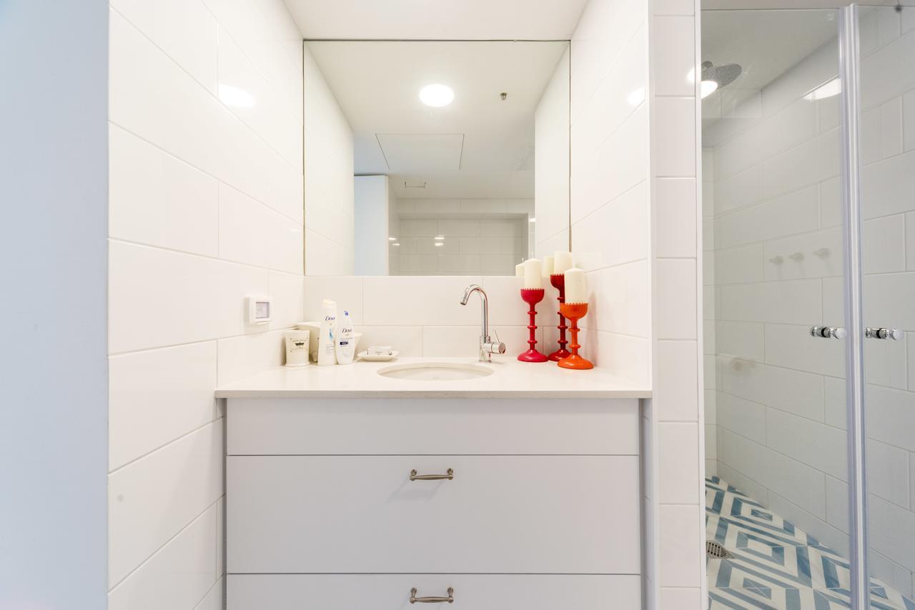 Beach Apartment- Breathtaking Views With Bomb Shelter Herzliya Bagian luar foto
