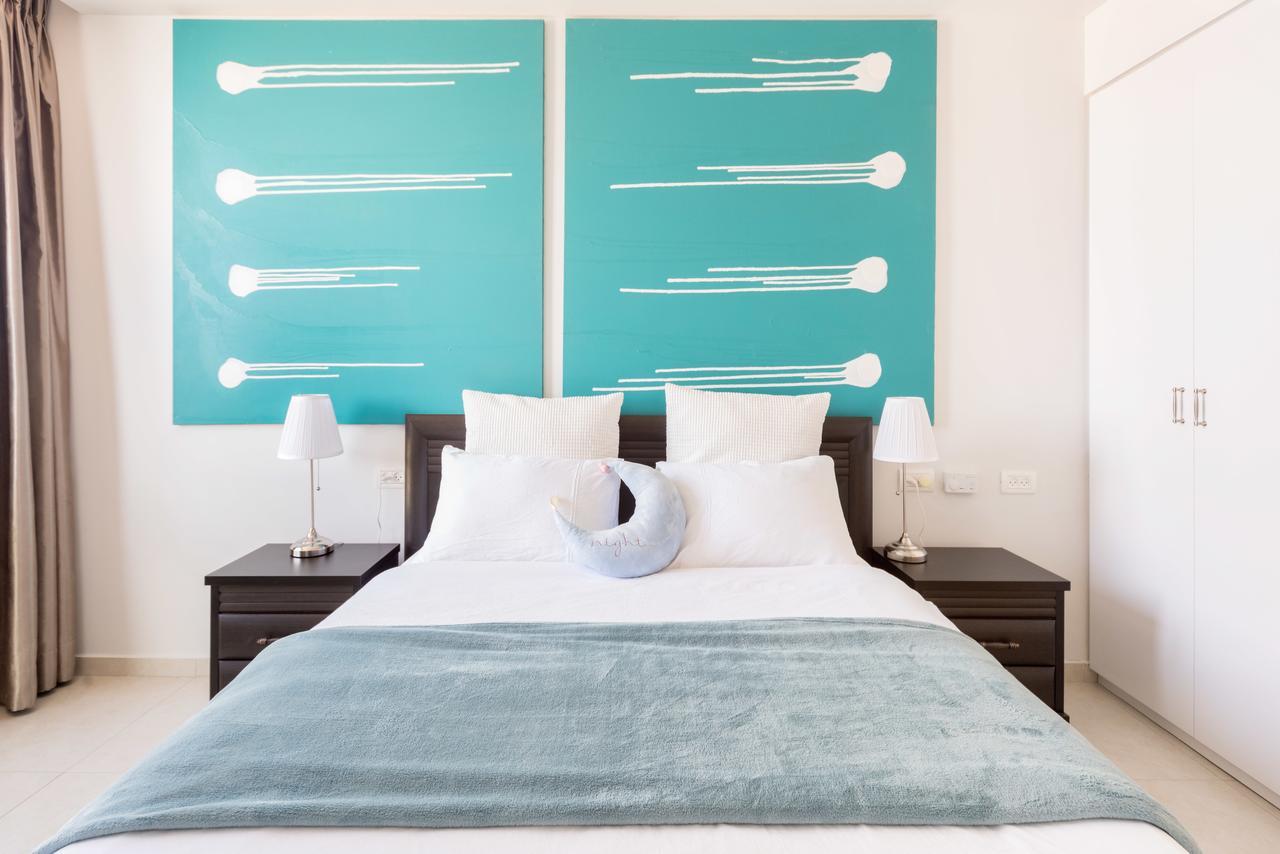 Beach Apartment- Breathtaking Views With Bomb Shelter Herzliya Bagian luar foto