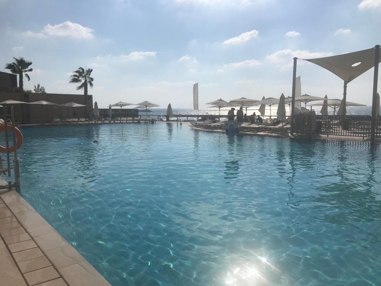 Beach Apartment- Breathtaking Views With Bomb Shelter Herzliya Bagian luar foto