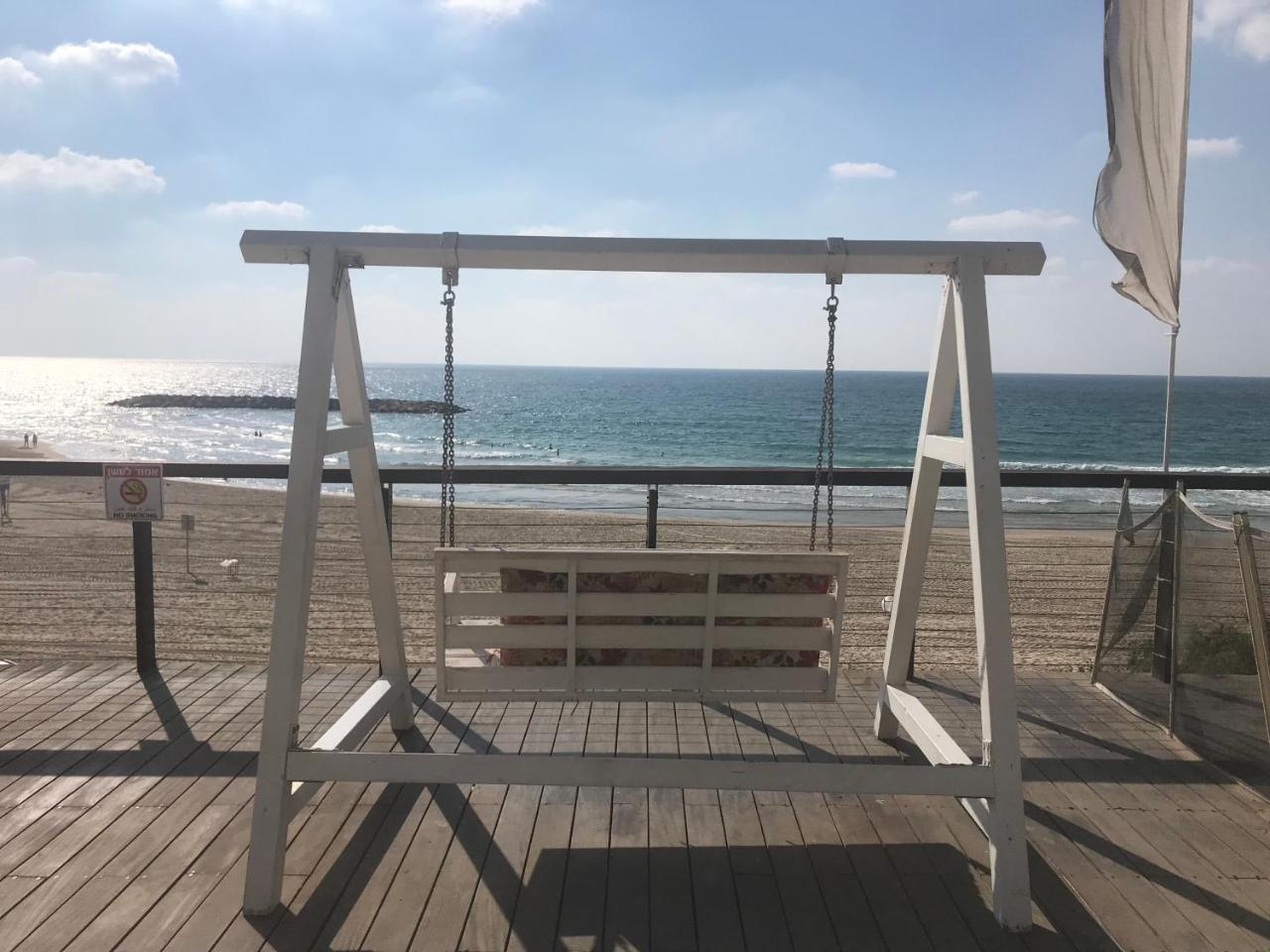 Beach Apartment- Breathtaking Views With Bomb Shelter Herzliya Bagian luar foto